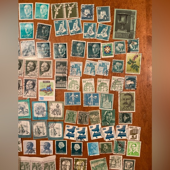 Vintage international Postal Stamps - over 100 postmarked. Green tones #1 - Picture 3 of 7